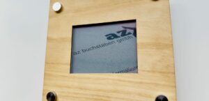 Holzrahmen mit digitalem Display