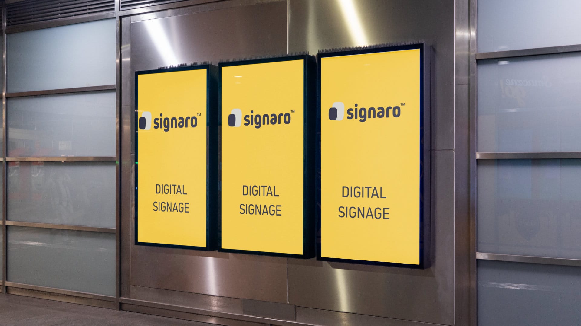 Drei digitale Werbetafeln von Signaro